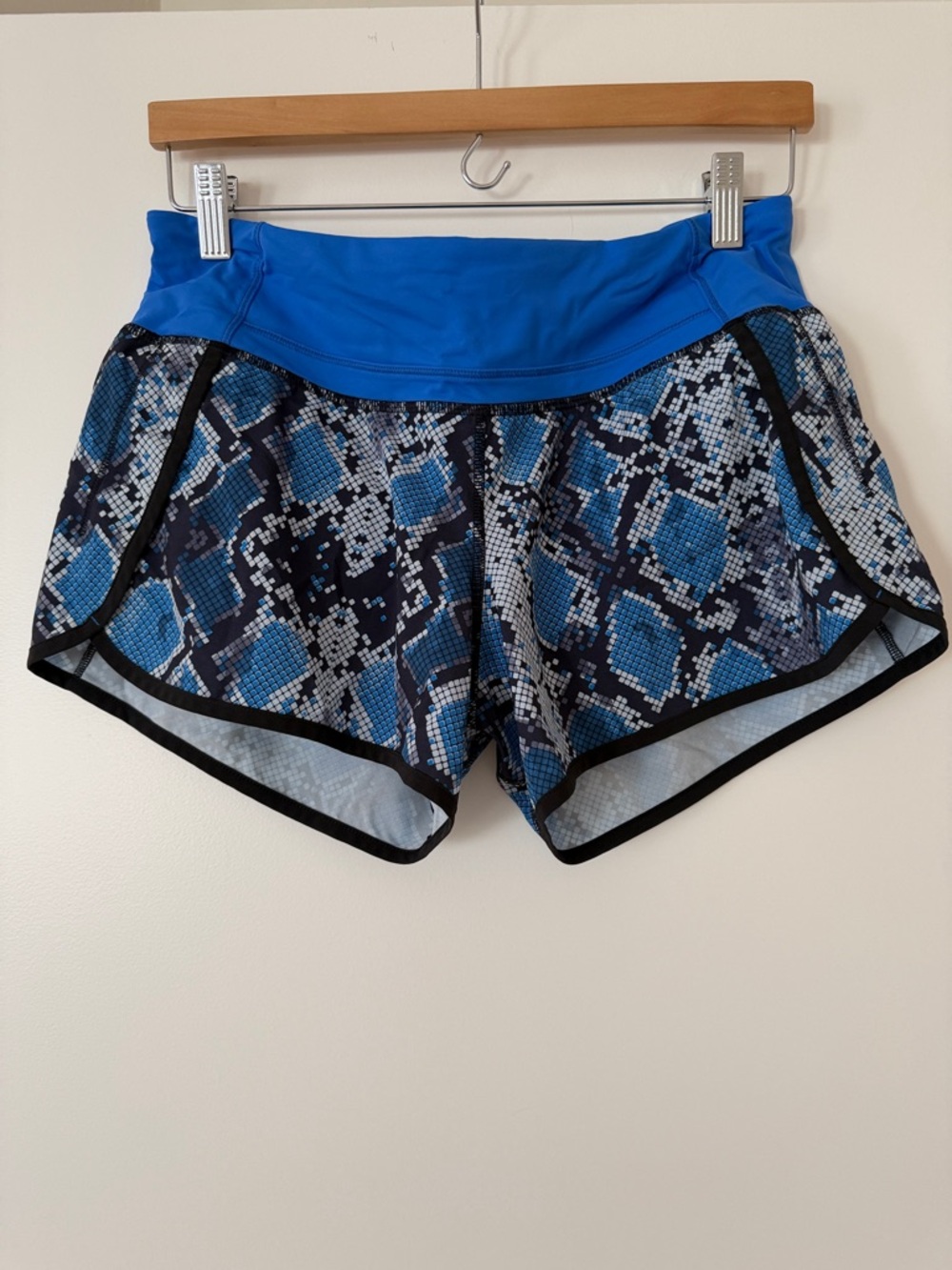 lululemon Blue Snake-Print Running Shorts 6 Small Medium Athletic Sports